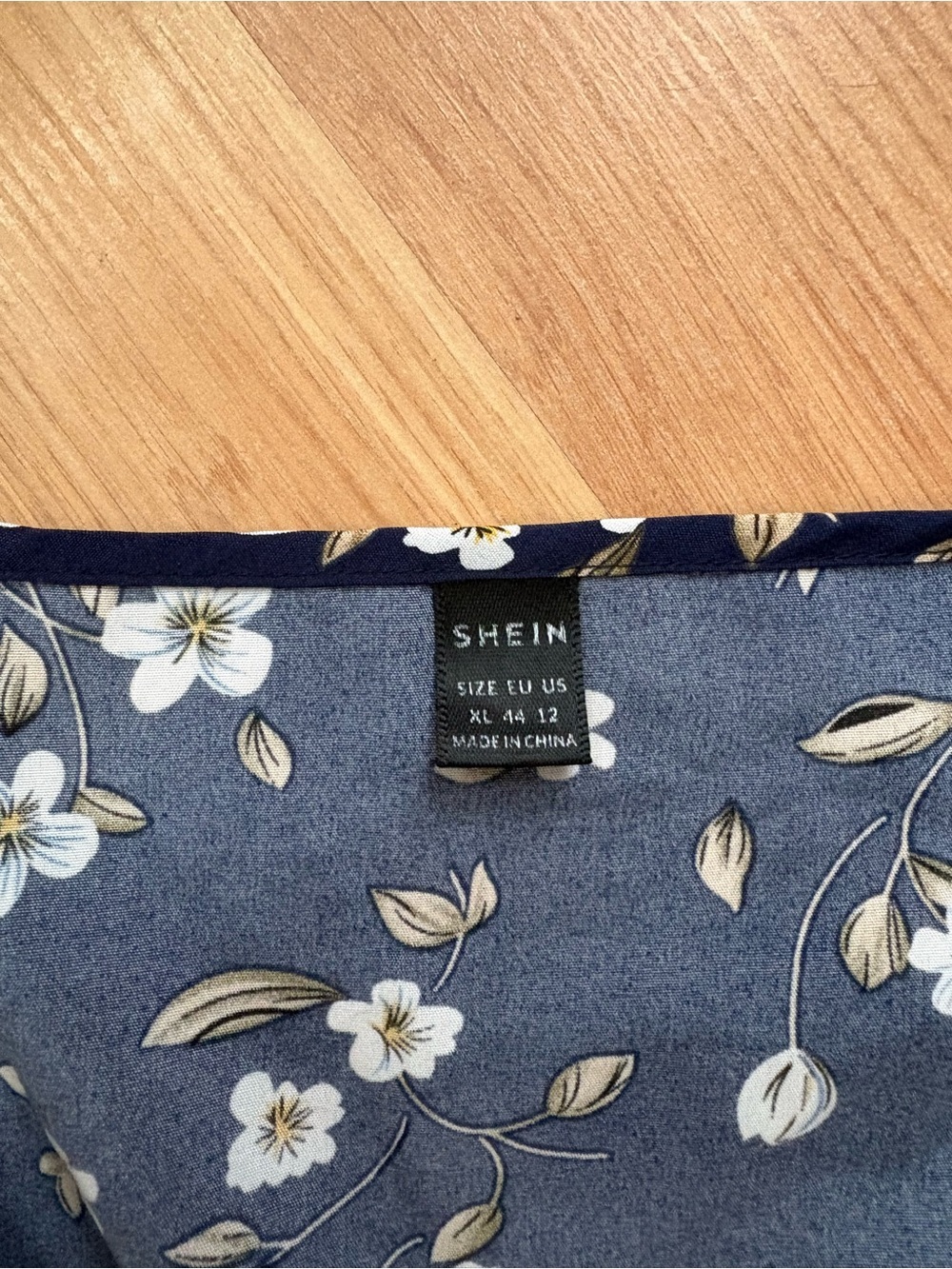 SHEIN Navy Floral V-Neck Smocked Midi Dress XL, feminine, wedding - Picture 4 of 8